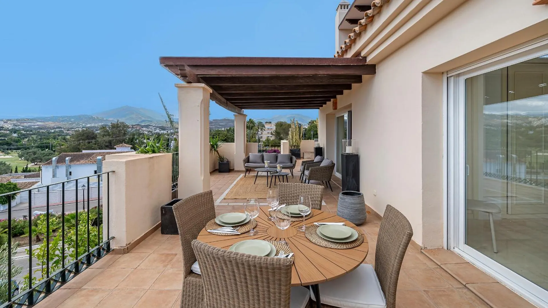 Nueva Andalucia Penthouse Apartment Marbella